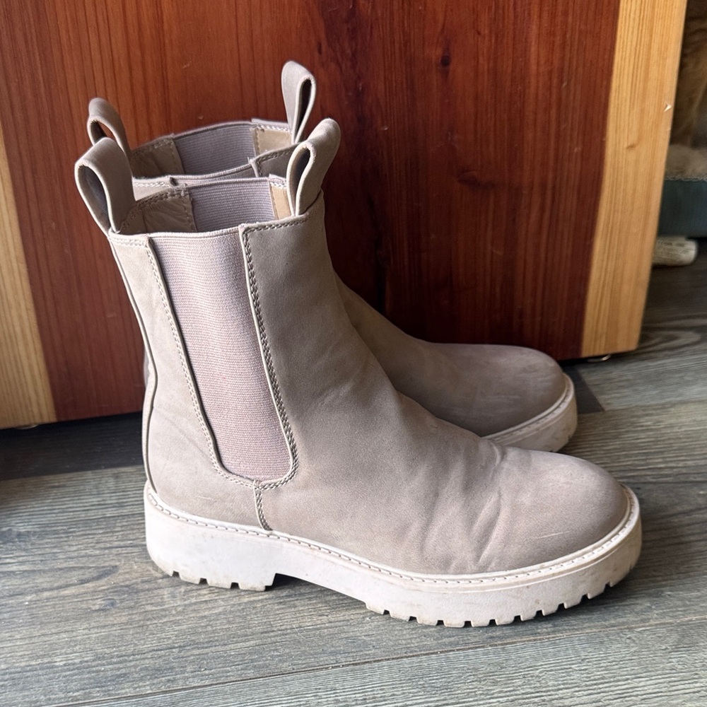 Gorgeous Waterproof Taupe Rain Boots by Los Cabos